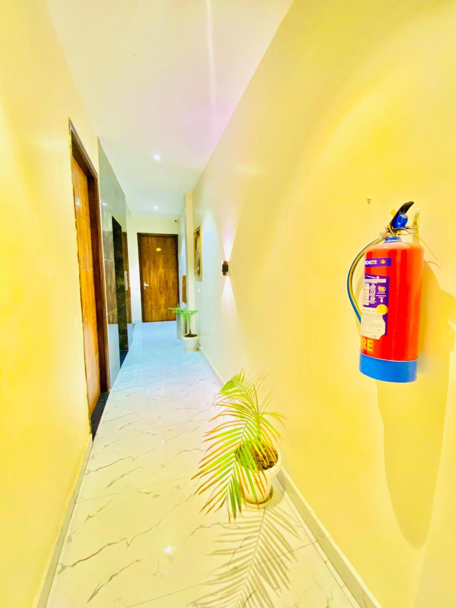 Hotel Holiday First 300 Meter From Golden Temple Amritsar Luaran gambar